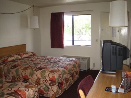 2 Queen Guest Room E-Z 8 Old Town