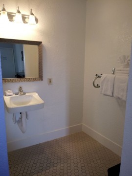 Welcome To Premier Inns Metro Center - Accessible Private Bathroom