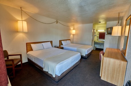 Welcome To EZ 8 Motel Newark California - 2 Queen Beds