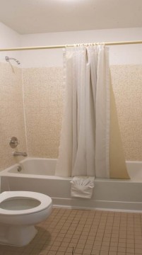 Premier Inns Thousand Oaks - Private Bathroom