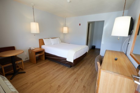 Welcome To EZ 8 Motel Newark California - Accessible Queen Room