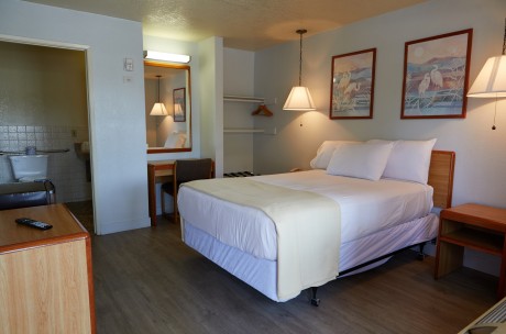 Premier Inns Thousand Oaks - Accessible Queen Room